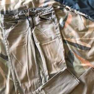 American Eagle Light Wash Skinny Jeans